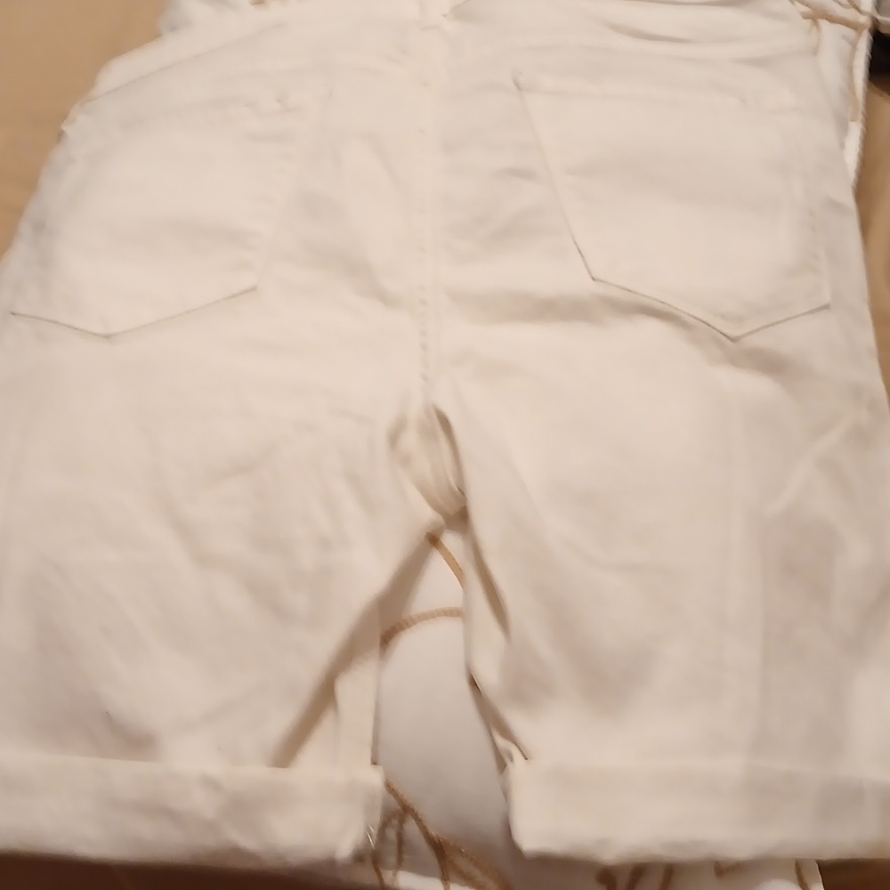 Bermuda Shorts - Picture 5 of 6